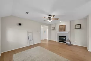 1108 Creekstone Dr, Carrollton, TX 75010 - Photo 4