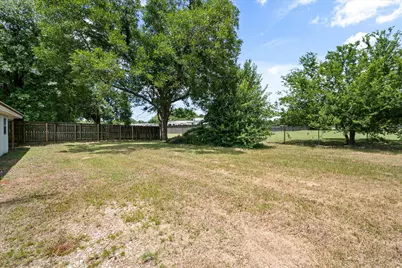 1016 E Commerce Street, Fairfield, TX 75840 - Photo 32