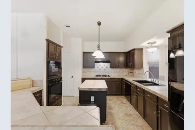 4008 Falcon Ridge Drive, Haltom City, TX 76137 - Photo 10