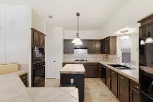 4008 Falcon Ridge Dr, Haltom City, TX 76137 - Photo 10