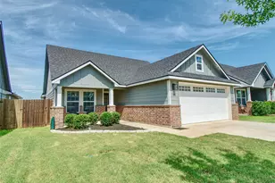 429 Travis Dr, McGregor, TX 76657 - Photo 4