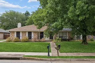 118 E Denton Dr, Euless, TX 76039 - Photo 1