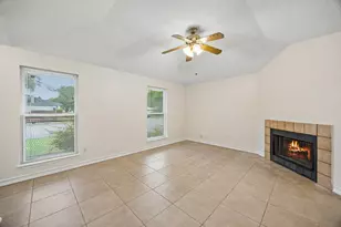 118 E Denton Dr, Euless, TX 76039 - Photo 6