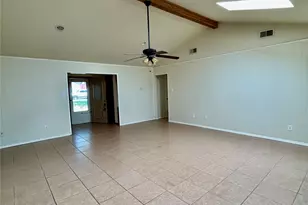 5408 Marshfield Ct, Arlington, TX 76016 - Photo 4