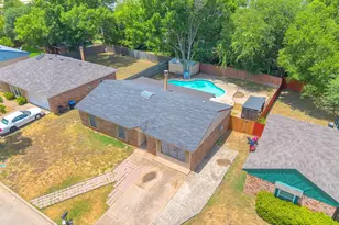 1832 Steinburg Ln, Fort Worth, TX 76134 - Photo 2