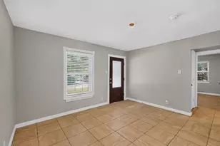 709 SE 2nd St, Grand Prairie, TX 75051 - Photo 6