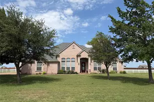 1009 Summerlin Dr, Granbury, TX 76048 - Photo 2