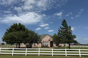 1009 Summerlin Dr, Granbury, TX 76048 - Photo 1