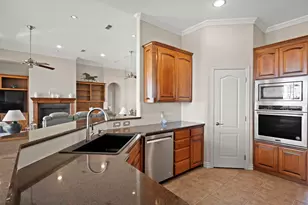 1009 Summerlin Dr, Granbury, TX 76048 - Photo 14