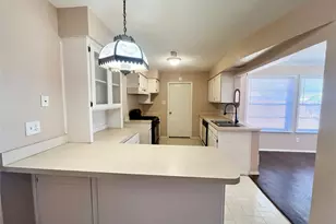 1811 Redwood St, Arlington, TX 76014 - Photo 4