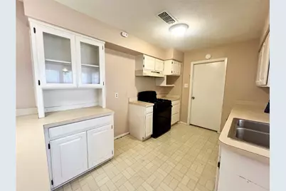 1811 Redwood Street, Arlington, TX 76014 - Photo 4