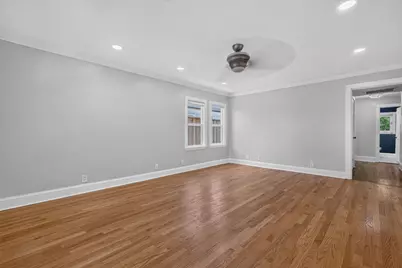613 E Worth Street, Grapevine, TX 76051 - Photo 6