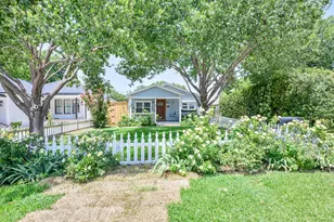 613 E Worth St, Grapevine, TX 76051 - Photo 2