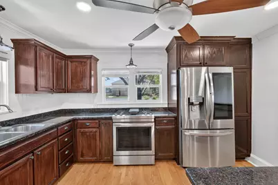 613 E Worth Street, Grapevine, TX 76051 - Photo 12