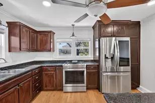 613 E Worth St, Grapevine, TX 76051 - Photo 12