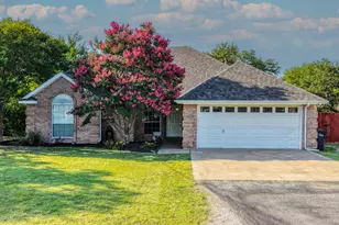 808 W Couts St, Weatherford, TX 76086 - Photo 2
