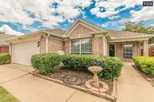 210 Madisson Dr, Euless, TX 76039 - Photo 1