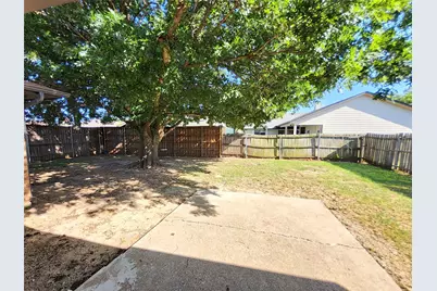 2641 Berkshire Lane, Grand Prairie, TX 75052 - Photo 18