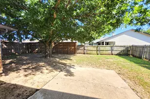 2641 Berkshire Ln, Grand Prairie, TX 75052 - Photo 18