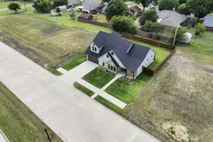 512 Bandera Dr, Howe, TX 75459 - Photo 2