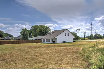 7206 Treaty Oaks Boulevard, Granbury, TX 76048 - Photo 32