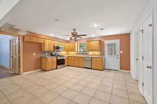 207 W South St, Whitesboro, TX 76273 - Photo 8