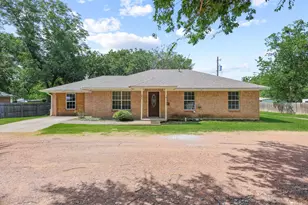 207 W South St, Whitesboro, TX 76273 - Photo 2