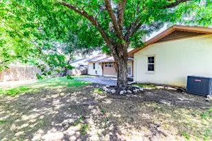 1106 Coronet St, Irving, TX 75062 - Photo 26