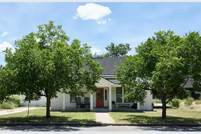 801 Reynolds Street, Goldthwaite, TX 76844 - Photo 1