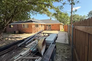 2406 W Broadview St, Greenville, TX 75402 - Photo 16