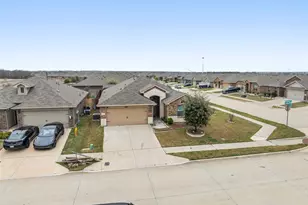 9717 Snowbell Ln, Fort Worth, TX 76036 - Photo 2