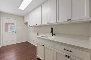6035 Oak Hollow Dr, Burleson, TX 76028 - Photo 24