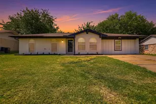318 NE Michael Dr, Burleson, TX 76028 - Photo 2