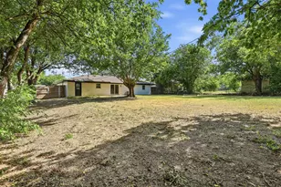 318 NE Michael Dr, Burleson, TX 76028 - Photo 24