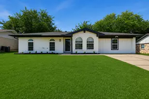 318 NE Michael Dr, Burleson, TX 76028 - Photo 1