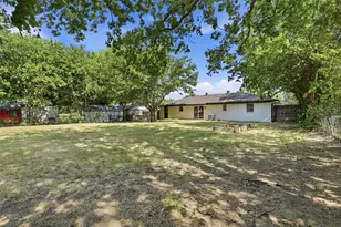 318 NE Michael Dr, Burleson, TX 76028 - Photo 22