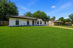 318 NE Michael Dr, Burleson, TX 76028 - Photo 26