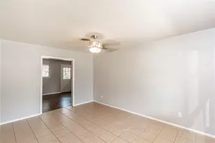 1021 Patricia St, Irving, TX 75060 - Photo 4