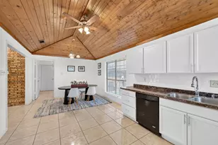 923 Moore St, Cedar Hill, TX 75104 - Photo 10