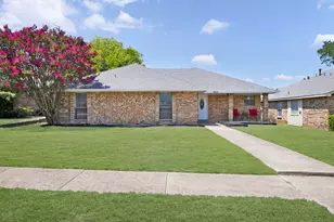 923 Moore St, Cedar Hill, TX 75104 - Photo 2