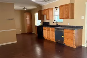 107 SE Harris St, Burleson, TX 76028 - Photo 4