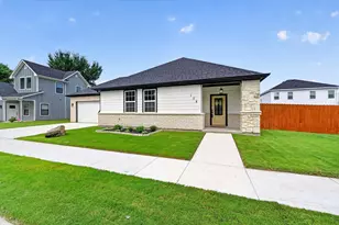 108 Griffin St, Waxahachie, TX 75165 - Photo 2