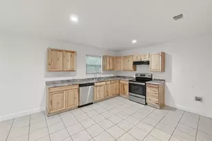1020 Corral Dr, Granbury, TX 76048 - Photo 8