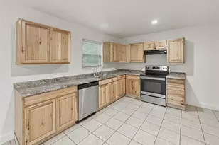 1020 Corral Dr, Granbury, TX 76048 - Photo 6