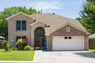 3348 Autumn View Dr, Grand Prairie, TX 75050 - Photo 2