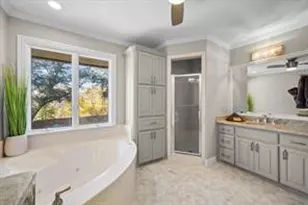 1921 Briarwood Dr, Grand Prairie, TX 75050 - Photo 10