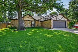 5003 Fairmount Dr, Arlington, TX 76017 - Photo 2