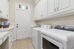 8732 Arbor Park Ct, Dallas, TX 75243 - Photo 32