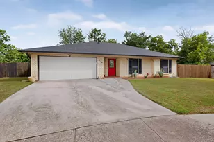 908 Hillside Ct, Bedford, TX 76022 - Photo 4