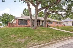 5024 Fall River Dr, Fort Worth, TX 76103 - Photo 2